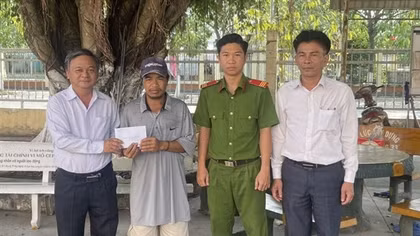 "Không có các anh Công an, tôi không biết đi bộ đến bao giờ mới về đến Kon Tum"
