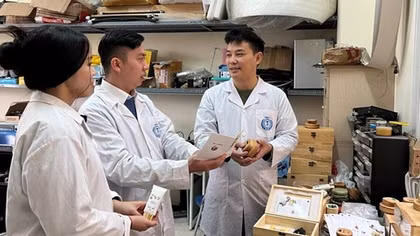 Về thiết bị kết hợp ba tác động trị liệu