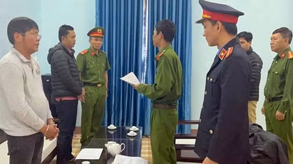 Bắt 2 cán bộ Phòng Quản lý đô thị Hội An vì nhận hối lộ