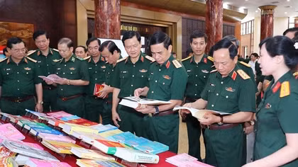 Tự giác học tập và làm theo Bác bằng những việc làm cụ thể, thiết thực hằng ngày