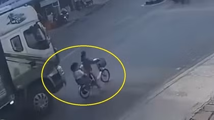 Bà ngoại bị thương, bé gái tử vong trên đường đến trường