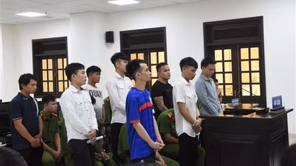 Chém người do mâu thuẫn mời bia, nhóm tội phạm lĩnh trên 53 năm tù
