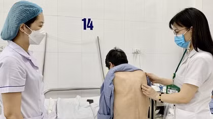 Thời tiết giao mùa, nhiều người “sụt sịt”