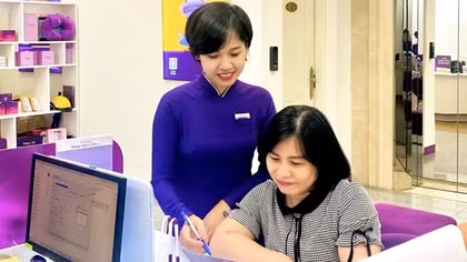 Cán bộ ngân hàng kịp thời ngăn chặn khách hàng bị kẻ gian lừa tiền