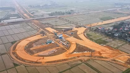 Thi công cao tốc Diễn Châu - Bãi Vọt gặp nhiều khó khăn