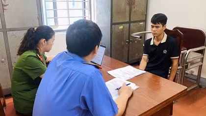 Vừa mãn hạn tù 2 tháng lại bị bắt vì bán lẻ ma túy