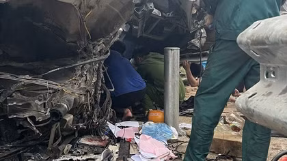 Công an xã cùng CSGT cứu 3 người bị nạn trong vụ tai nạn giao thông