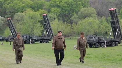 Ông Kim Jong-un chỉ đạo tập trận mô phỏng phản công hạt nhân