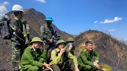 Công an tỉnh Lào Cai phối hợp chữa cháy rừng và điều tra nguyên nhân vụ cháy