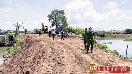 Kiểm tra làm rõ việc lợi dụng nạo vét ao cá để khai thác cát trái phép