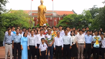 Quán quân Olympia chia sẻ chiến thuật trở thành "nhà vô địch" khi vừa trở về quê nhà