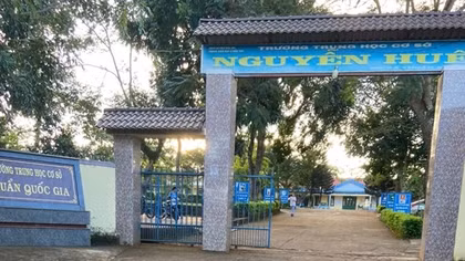 Hai nam sinh đâm hai nữ sinh trọng thương vì mâu thuẫn