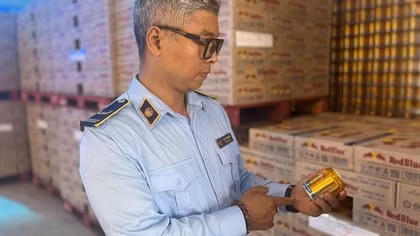 Thu giữ hơn 200.000 lon bò húc có dấu hiệu xâm phạm quyền nhãn hiệu Redbull