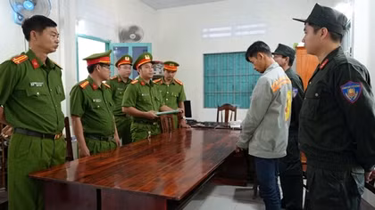 Khởi tố, bắt tạm giam đối tượng cướp giật tài sản có 4 tiền án