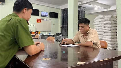 Phát hiện 440 bao đường lậu chất đầy trên xe tải