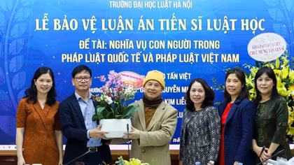 Tôn vinh giá trị ảo: Khó thế mà cũng làm được