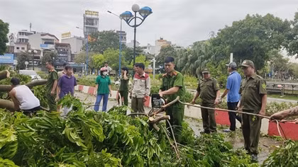 Hải Dương ra quân khắc phục sự cố, dọn dẹp vệ sinh sau bão