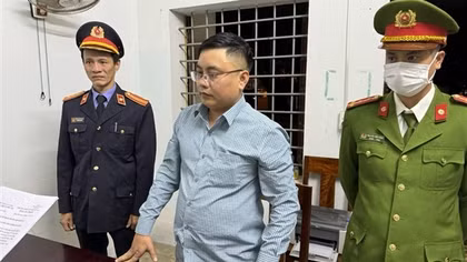 Khởi tố kẻ giả danh Phó tổng biên tập Tạp chí để lừa đảo