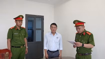 Khởi tố nguyên Chủ tịch UBND phường liên quan xác nhận cấp sổ đỏ