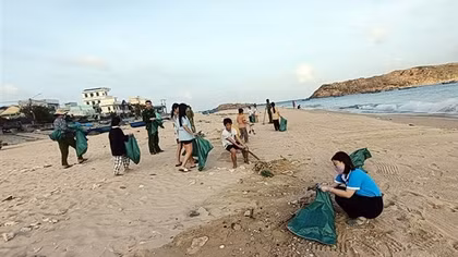 Làng chài Nhơn Hải lột xác ngoạn mục về môi trường