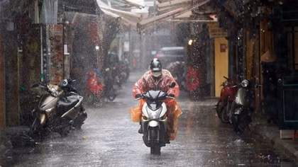 Cảnh báo mưa rất to ở Bắc Bộ, miền Trung trời nắng nóng