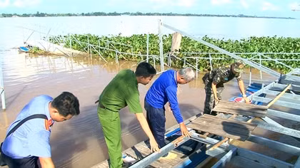 Dùng vỏ lãi vận chuyển thuốc lá lậu trên sông Tiền