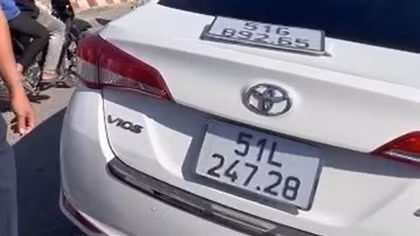 Dùng xe ô tô gắn biển số giả để vận chuyển 3.300 gói thuốc lá ngoại nhập lậu