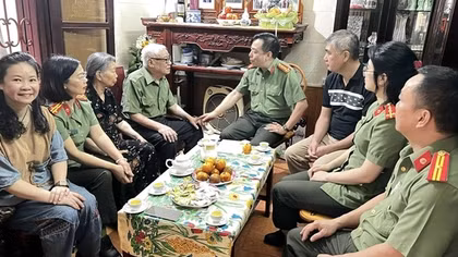 Thăm hỏi, tri ân người cựu binh Điện Biên