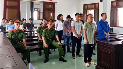 Vụ nhận hối lộ trong đăng kiểm ở Phú Yên: Các bị cáo "chia nhau" 79 năm tù
