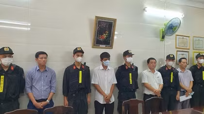 “Phù phép” hồ sơ cải hoán tàu cá, 5 đối tượng bị khởi tố về hành vi nhận hối lộ