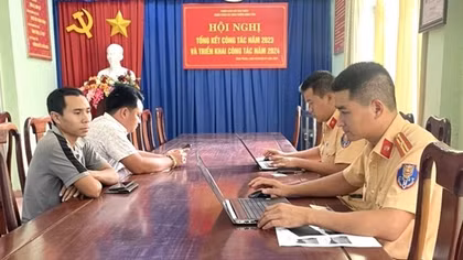 Xử lý nghiêm tài xế xe ô tô coi thường tính mạng người khác