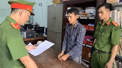 Mâu thuẫn trong lúc ca hát, nổi máu côn đồ đánh 2 người thương vong