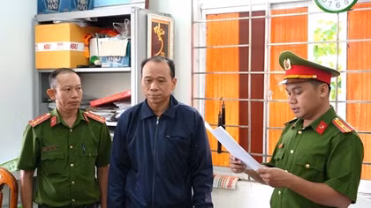 Bắt giam đối tượng làm giả sổ đỏ lừa bán đất