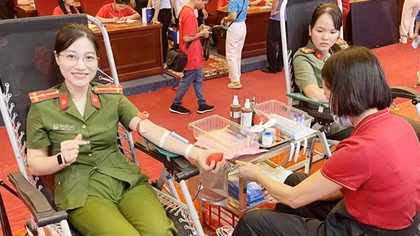 Tích cực tham gia ngày hội hiến máu “Giọt hồng xứ Tuyên”