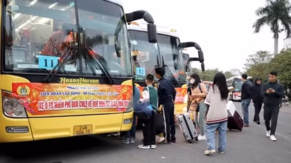 Hà Nội bố trí xe khách miễn phí đưa 1.200 công nhân về quê đón Tết
