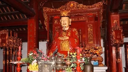 Chuyện "mặc áo, đội mũ" cho tượng Khổng Tử