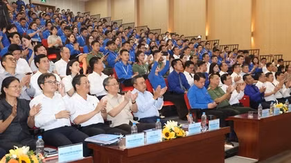 Chủ tịch TP Hà Nội chia sẻ với thanh niên “làm sao để người dân hưởng lợi”