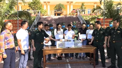 Triệt phá đường dây ma tuý xuyên quốc gia, thu giữ 100 bánh heroin