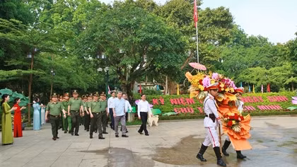Bộ trưởng Tô Lâm dâng hương tại Khu di tích Quốc gia đặc biệt Kim Liên