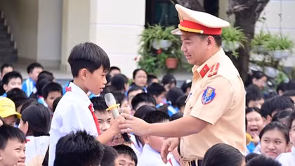 Nhiều cách làm hay ngăn ngừa học sinh vi phạm giao thông ở Hải Phòng, Quảng Ninh