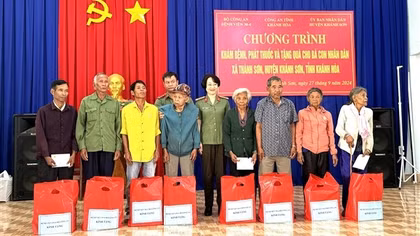 Bệnh viện 30-4 san sẻ yêu thương với đồng bào Raglai ở Khánh Hòa