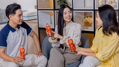 Nhiều người trẻ làm việc xuyên đêm tại các “xưởng deadline 24h” ngày cuối năm