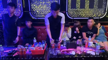 7 nam, nữ phê ma túy trong quán karaoke Ruby lúc rạng sáng