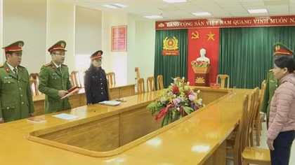 Nữ cửa hàng trưởng tham ô gần 1 tỷ đồng để chi tiêu cá nhân