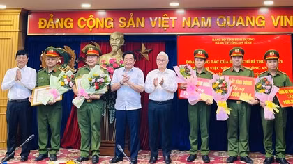 Khen thưởng các đơn vị khám phá chuyên án lớn ở Bình Dương