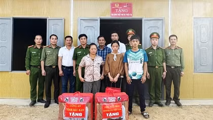 Bắc Kạn: Bàn giao 4 căn nhà tặng các hộ gia đình bị thiệt hại do thiên tai