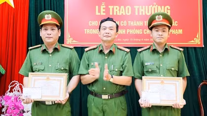 Công an tỉnh Bạc Liêu khen thưởng đột xuất 3 cá nhân dũng cảm trấn áp tội phạm
