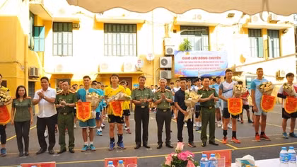 Tổ chức giải bóng chuyền kỷ niệm Ngày truyền thống lực lượng CAND