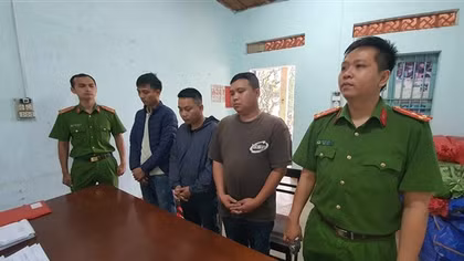 Mâu thuẫn chuyện gia đình, cháu kéo người đến “xử” cậu ruột