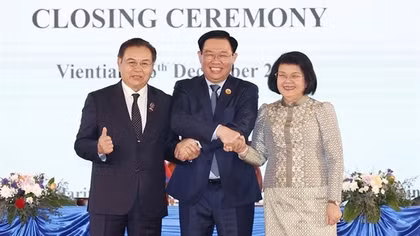 Chủ tịch Quốc hội kết thúc tốt đẹp chuyến công tác tại Lào và Thái Lan